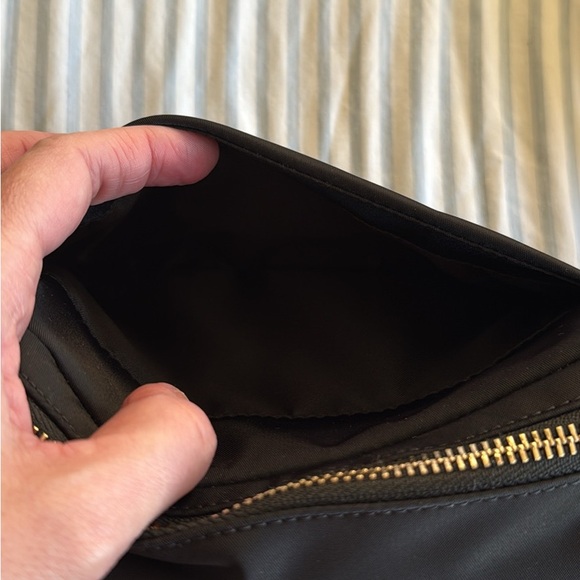 lululemon athletica 2L bag - Picture 3 of 7